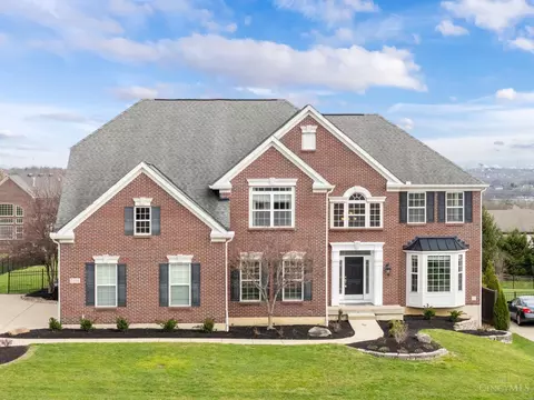 7556 Fox Chase Dr, West Chester, OH 45069