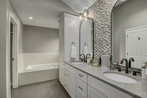 Bath - 8317 Jakaro Dr, Cincinnati, OH 45255 photo 1 of 4