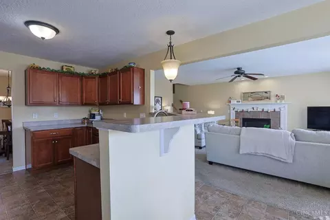 Kitchen - 396 Barney Ct, Harrison, OH 45030 photo 2 of 4
