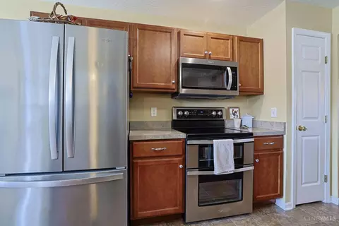 Kitchen - 396 Barney Ct, Harrison, OH 45030 photo 4 of 4