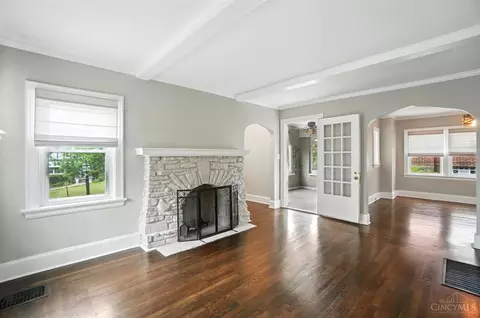 Living - 3345 Meyer Pl, Cincinnati, OH 45211 photo 3 of 3