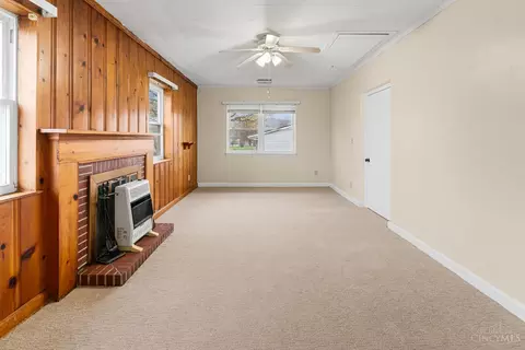 Living - 1710 Ridgeway Rd, Aberdeen, OH 45101 photo 3 of 5