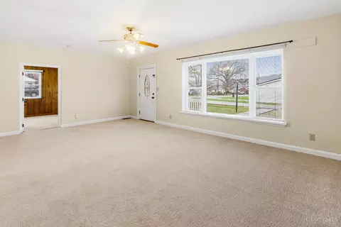 Living - 1710 Ridgeway Rd, Aberdeen, OH 45101 photo 2 of 5