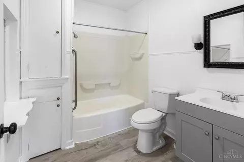 Bath - 1710 Ridgeway Rd, Aberdeen, OH 45101 photo 2 of 2