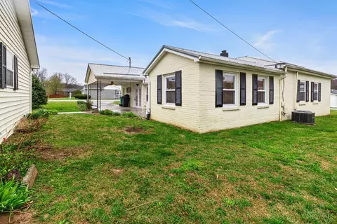 Exterior - 1710 Ridgeway Rd, Aberdeen, OH 45101 photo 4 of 5
