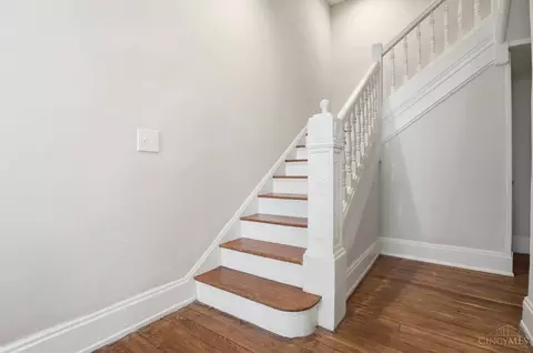 Entry Way - 759 Mcmakin Ave, Cincinnati, OH 45232 photo 3 of 5