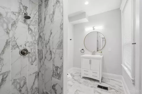 Bath - 759 Mcmakin Ave, Cincinnati, OH 45232 photo 4 of 6