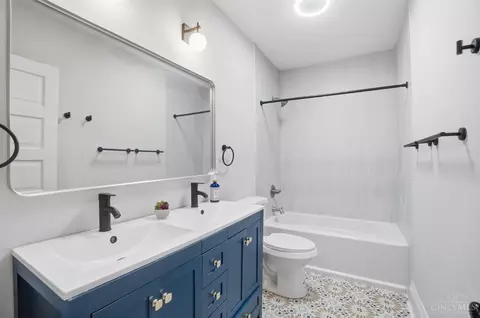 Bath - 759 Mcmakin Ave, Cincinnati, OH 45232 photo 5 of 6