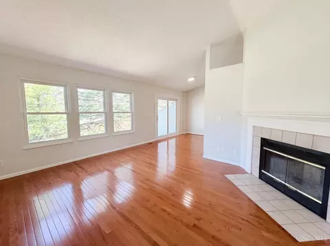 Living - 5550 Regimental Pl, Cincinnati, OH 45239 photo 2 of 2