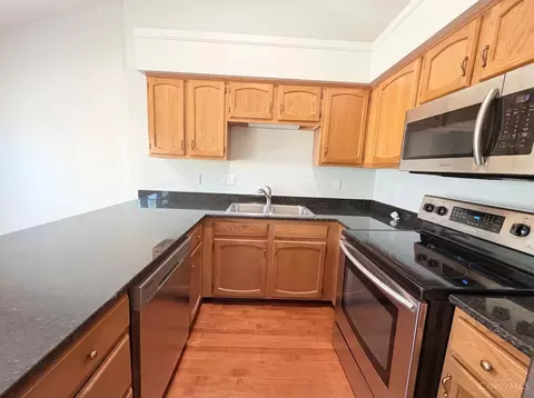 Kitchen - 5550 Regimental Pl, Cincinnati, OH 45239 photo 4 of 4