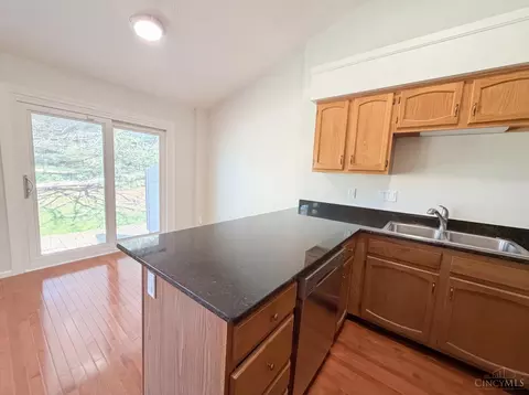 Kitchen - 5550 Regimental Pl, Cincinnati, OH 45239 photo 3 of 4