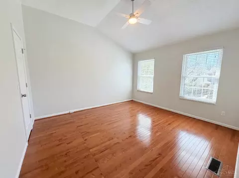 Bedroom - 5550 Regimental Pl, Cincinnati, OH 45239 photo 2 of 4