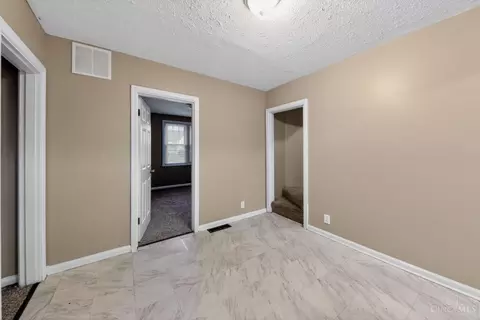 Entry Way - 1625 Joseph Ct, Cincinnati, OH 45231 photo 2 of 6