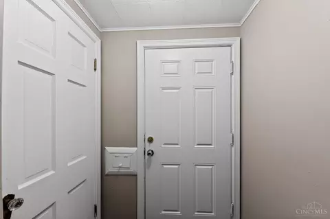 Entry Way - 1625 Joseph Ct, Cincinnati, OH 45231 photo 3 of 6