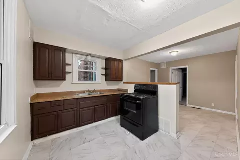 Entry Way - 1625 Joseph Ct, Cincinnati, OH 45231 photo 1 of 6