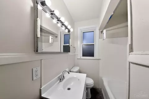 Bath - 1625 Joseph Ct, Cincinnati, OH 45231 photo 1 of 3