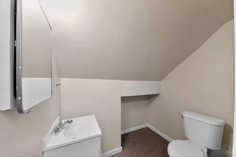 Bath - 1625 Joseph Ct, Cincinnati, OH 45231 photo 2 of 3