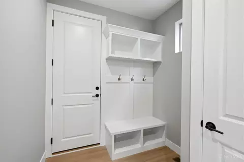 Entry Way - 3728 Hutton St, Cincinnati, OH 45226 photo 3 of 8