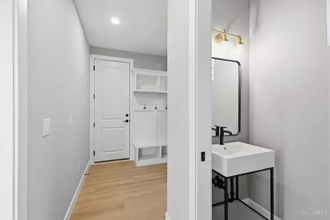 Entry Way - 3728 Hutton St, Cincinnati, OH 45226 photo 2 of 8