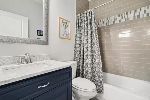 Bath - 1720 Dexter Ave, Cincinnati, OH 45206 photo 1 of 6