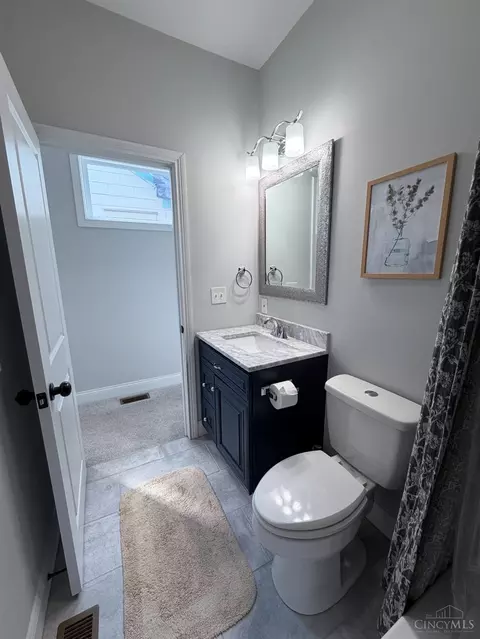 Bath - 1720 Dexter Ave, Cincinnati, OH 45206 photo 2 of 6