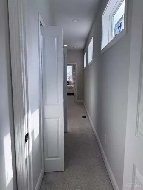 Entry Way - 1720 Dexter Ave, Cincinnati, OH 45206 photo 2 of 4