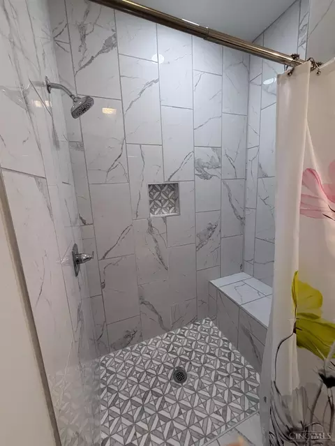 Bath - 1720 Dexter Ave, Cincinnati, OH 45206 photo 5 of 6