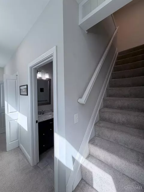 Entry Way - 1720 Dexter Ave, Cincinnati, OH 45206 photo 3 of 4