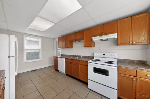 Kitchen - 3830 Iberis Ave, Cincinnati, OH 45213 photo 1 of 4