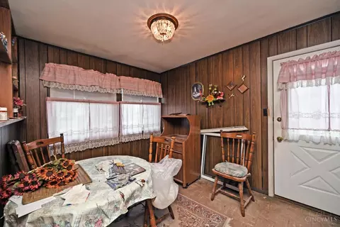 Dining - 9626 Manhattan Dr, Cincinnati, OH 45251 photo 1 of 3