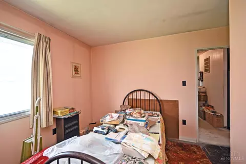 Bedroom - 9626 Manhattan Dr, Cincinnati, OH 45251 photo 1 of 6