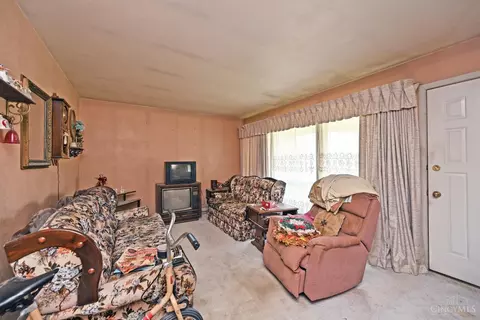 Living - 9626 Manhattan Dr, Cincinnati, OH 45251 photo 2 of 3