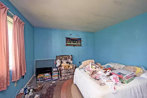 Bedroom - 9626 Manhattan Dr, Cincinnati, OH 45251 photo 4 of 6