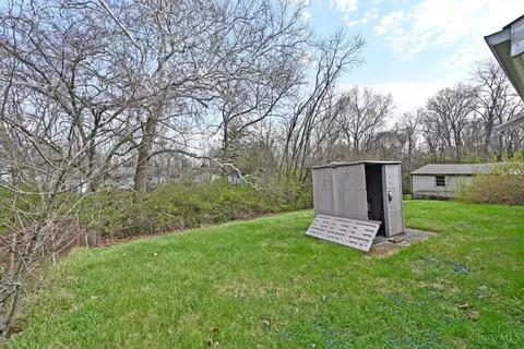 Exterior - 9626 Manhattan Dr, Cincinnati, OH 45251 photo 3 of 5
