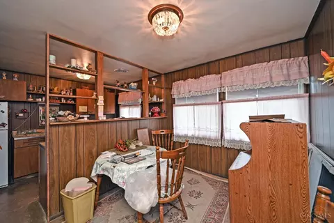 Dining - 9626 Manhattan Dr, Cincinnati, OH 45251 photo 2 of 3