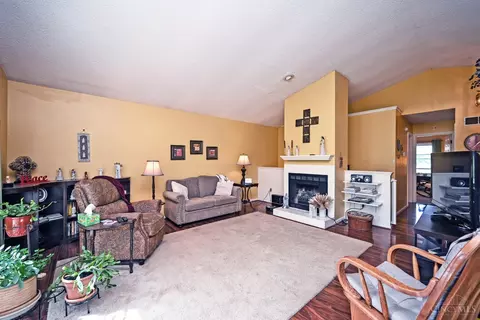 Living - 3638 Parfore Ct, Cincinnati, OH 45245 photo 2 of 3