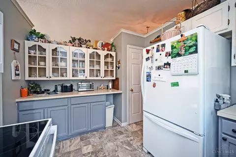 Kitchen - 3638 Parfore Ct, Cincinnati, OH 45245 photo 4 of 4
