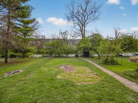 Exterior - 3310 River Rd, Cincinnati, OH 45204 photo 6 of 9