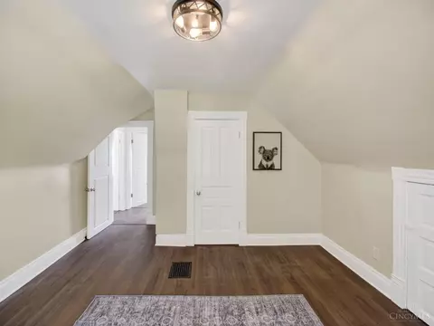 Bedroom - 3310 River Rd, Cincinnati, OH 45204 photo 2 of 4