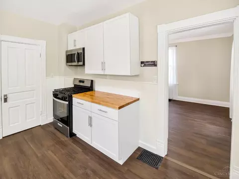 Kitchen - 3310 River Rd, Cincinnati, OH 45204 photo 3 of 4