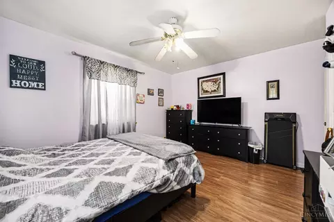 Bedroom - 722 Compton Rd, Cincinnati, OH 45231 photo 2 of 5