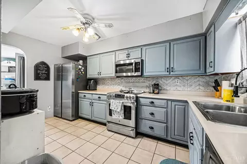Kitchen - 722 Compton Rd, Cincinnati, OH 45231 photo 1 of 2