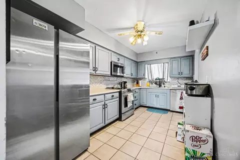 Kitchen - 722 Compton Rd, Cincinnati, OH 45231 photo 2 of 2