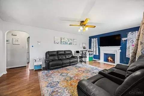Entry Way - 722 Compton Rd, Cincinnati, OH 45231 photo 1 of 3