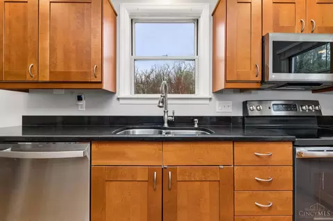 Kitchen - 7734 Forest Rd, Cincinnati, OH 45255 photo 3 of 5