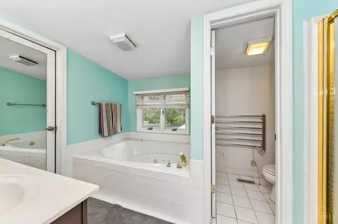 Bath - 7734 Forest Rd, Cincinnati, OH 45255 photo 2 of 4