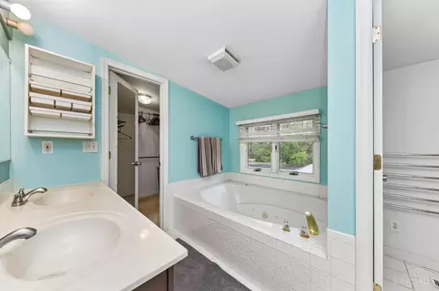 Bath - 7734 Forest Rd, Cincinnati, OH 45255 photo 3 of 4