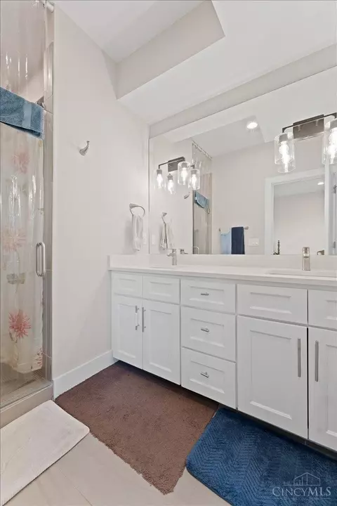 Bath - 3906 Edwards Rd, Cincinnati, OH 45209 photo 3 of 5