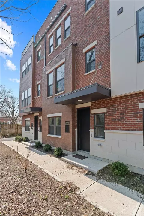 3906 Edwards Rd, Cincinnati, OH 45209