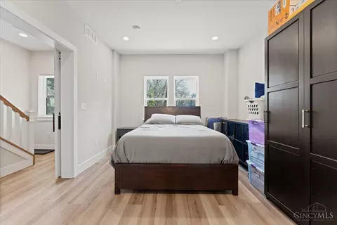 Bedroom - 3906 Edwards Rd, Cincinnati, OH 45209 photo 1 of 4